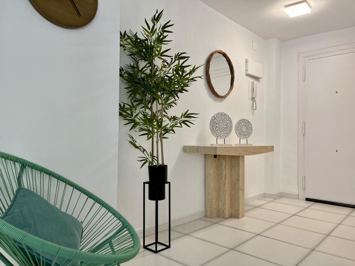 Modern Apartment On The Beach With Pool 칼페 외부 사진