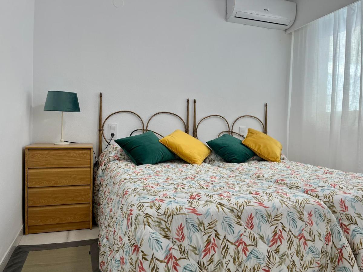 Modern Apartment On The Beach With Pool 칼페 외부 사진