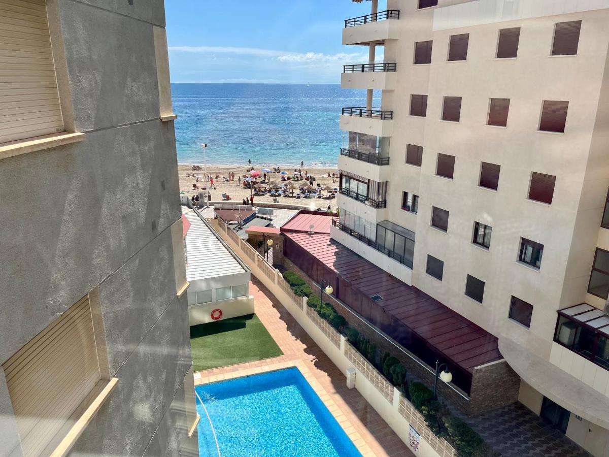 Modern Apartment On The Beach With Pool 칼페 외부 사진