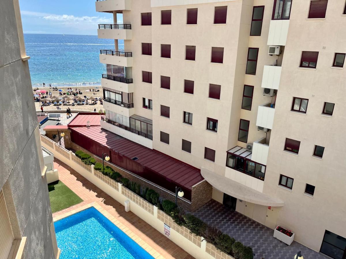 Modern Apartment On The Beach With Pool 칼페 외부 사진