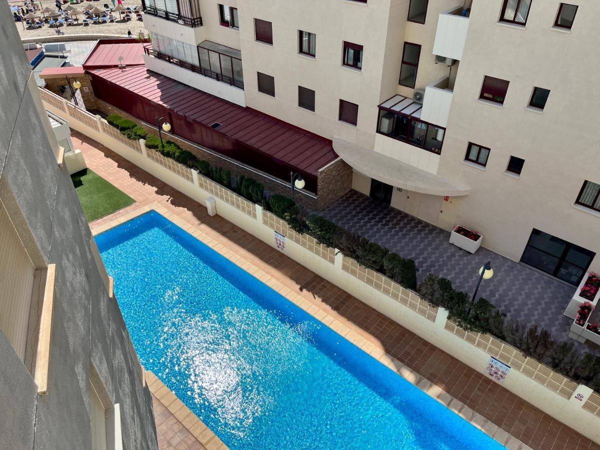 Modern Apartment On The Beach With Pool 칼페 외부 사진