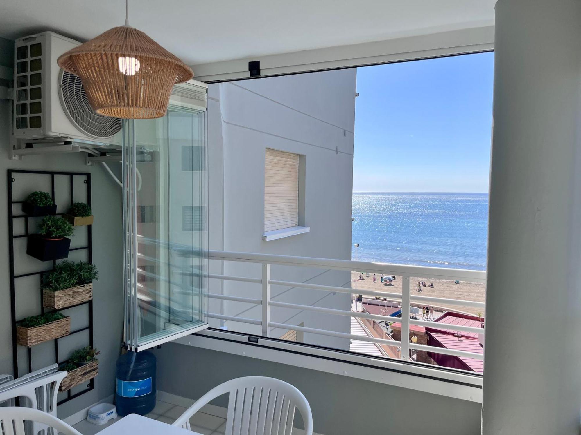 Modern Apartment On The Beach With Pool 칼페 외부 사진