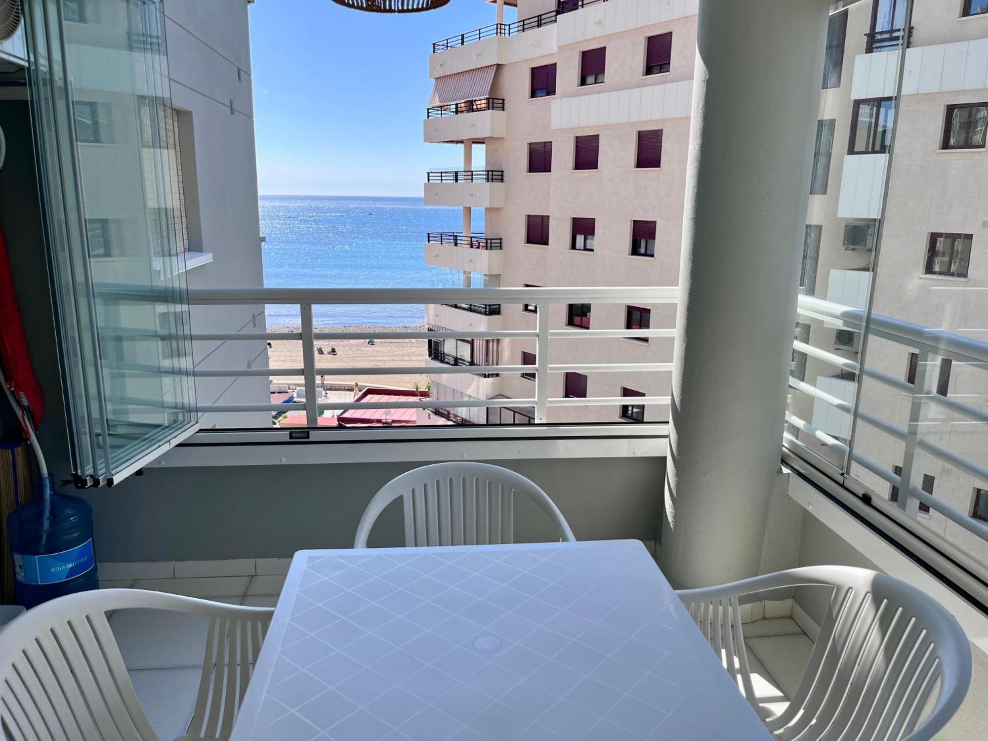 Modern Apartment On The Beach With Pool 칼페 외부 사진