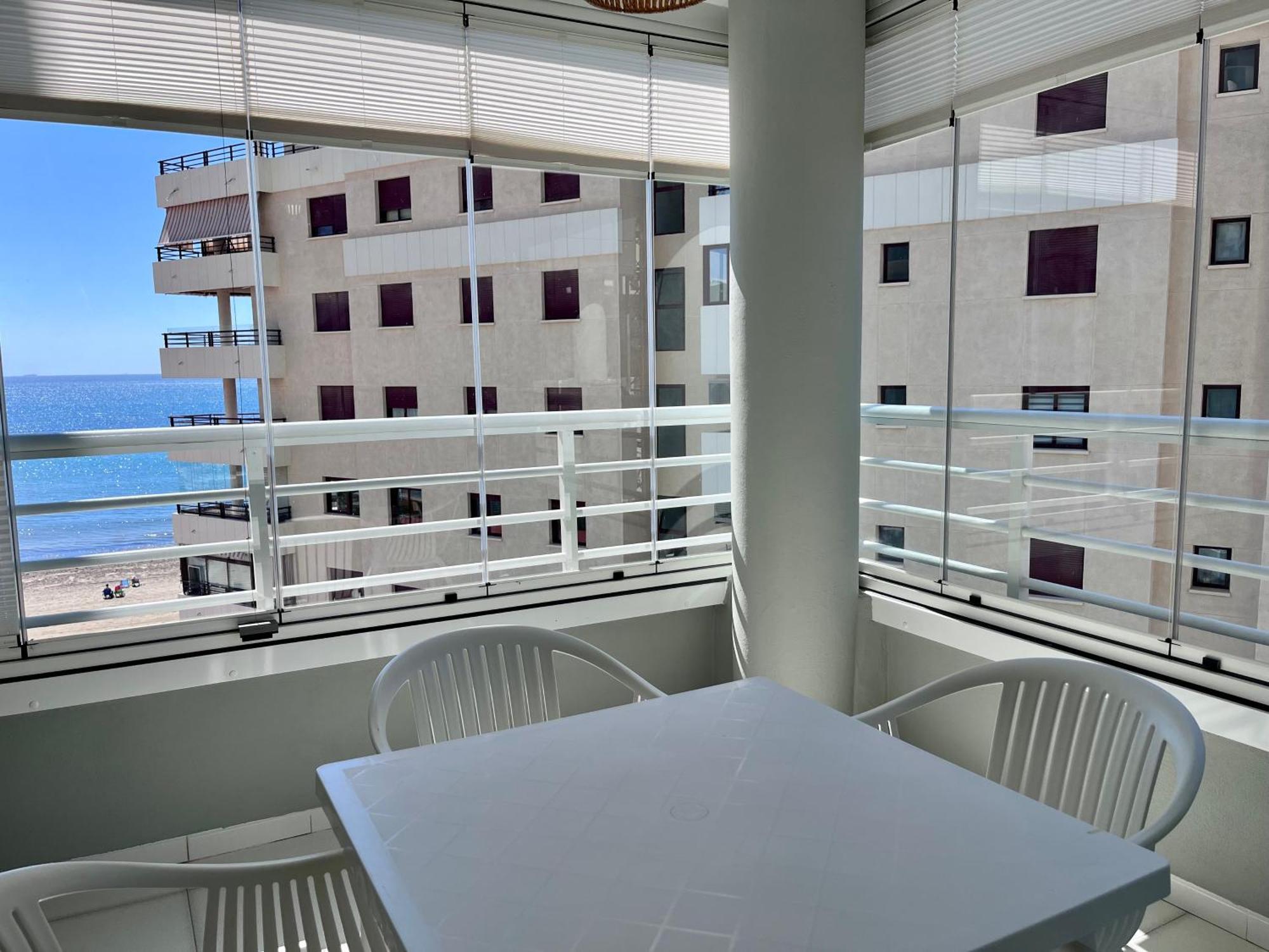 Modern Apartment On The Beach With Pool 칼페 외부 사진