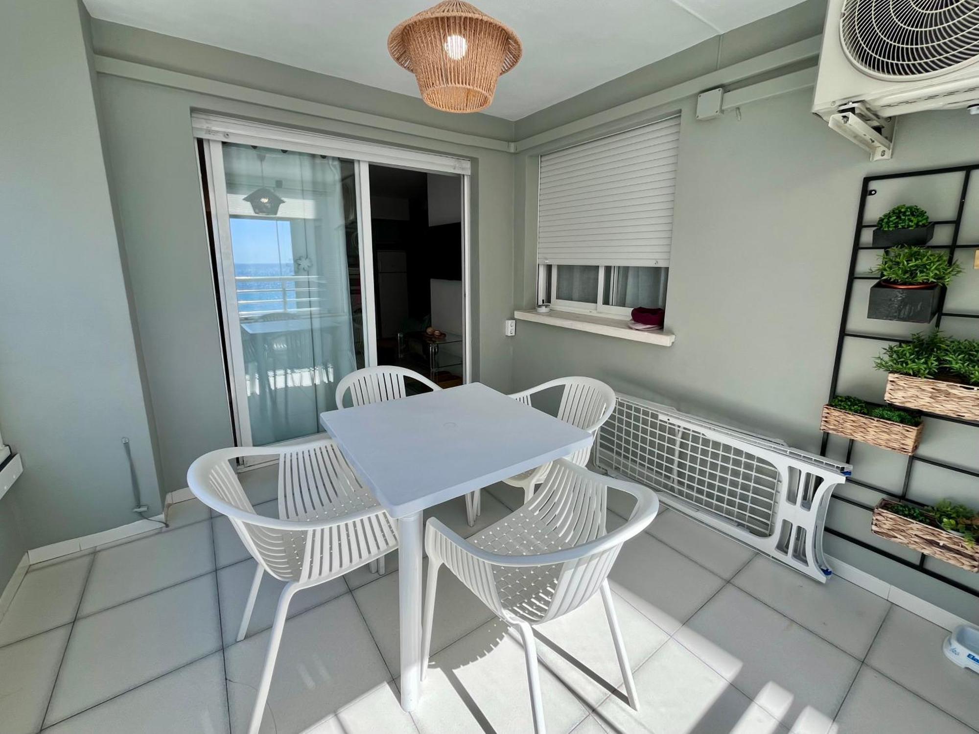 Modern Apartment On The Beach With Pool 칼페 외부 사진